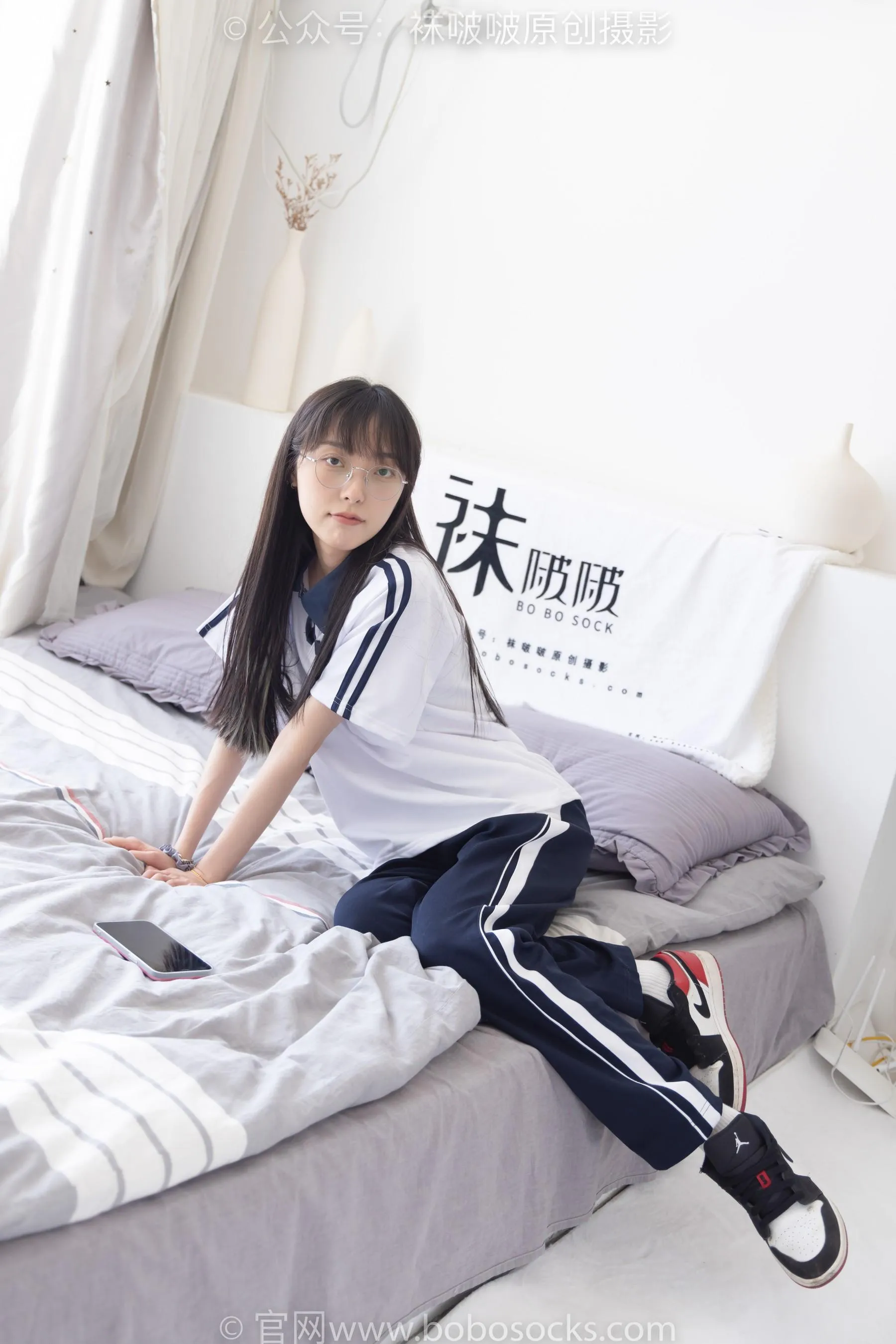 [BoBoSocks袜啵啵]NO.207 稚予-aj板鞋、白棉袜、油亮白丝、校服裤里丝 [87P]插图